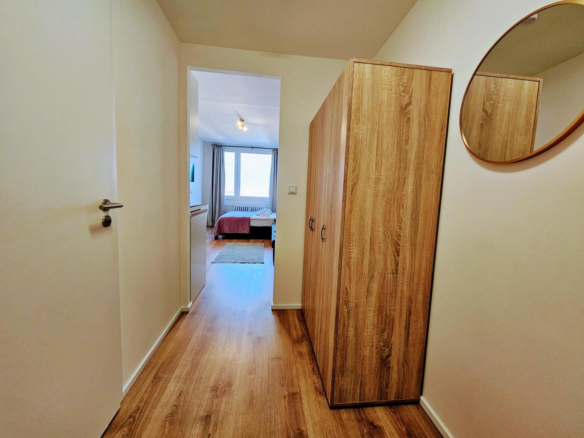 Live Apartment *