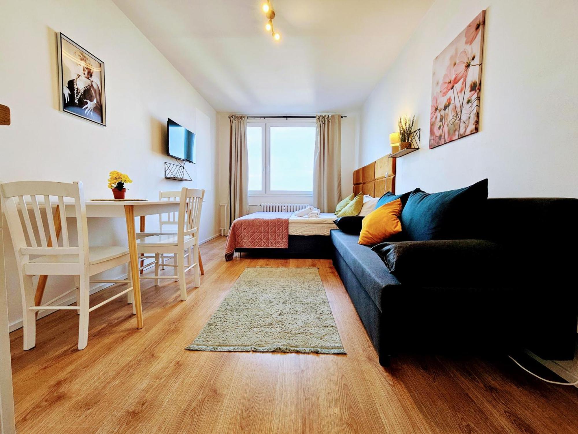 Live Apartment *